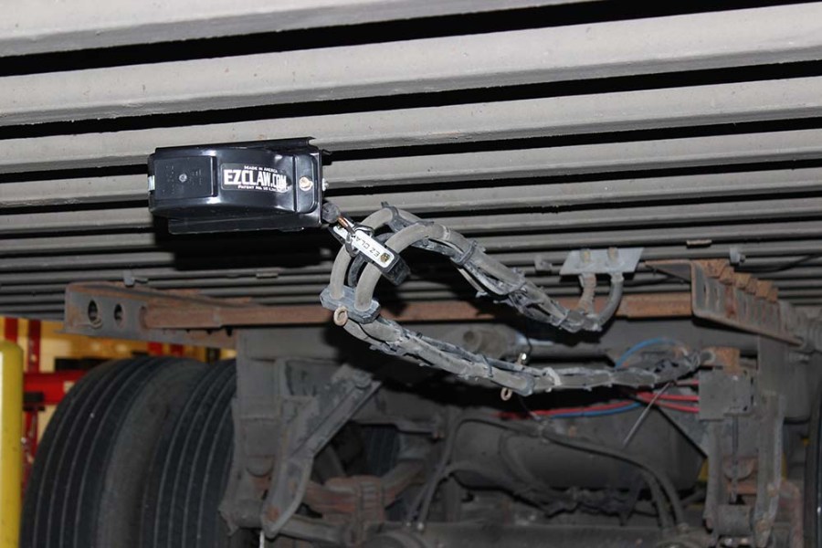 Picture of EZ Claw Under Trailer Line Saver