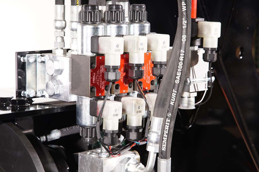 Picture of In The Ditch SP20000 Sidepuller with Integrated Controls