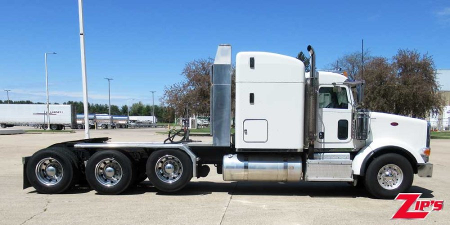 Picture of 2013 Peterbilt 367 w/60" Sleeper Road Tractor, 21733