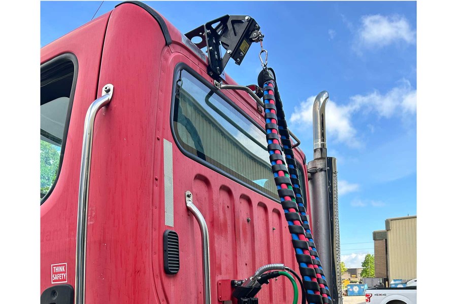 Picture of EZ Claw Versa Short Mount Line Saver Kit w/ Freightliner M2 Adapter Bracket