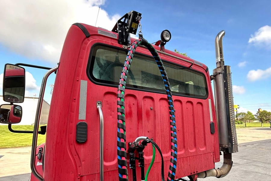 Picture of EZ Claw Versa Short Mount Line Saver Kit w/ Freightliner M2 Adapter Bracket