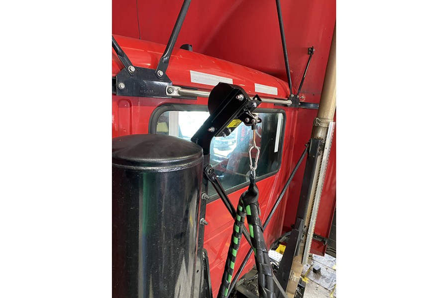 Picture of EZ Claw Stanchion Bracket Kit with Sling
