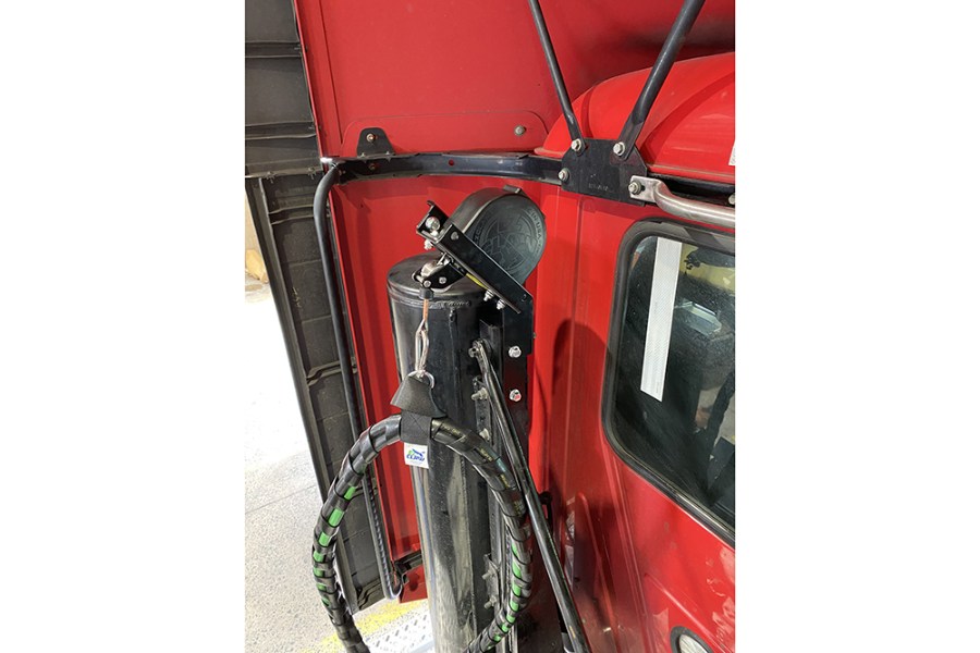 Picture of EZ Claw Stanchion Bracket Kit with Sling