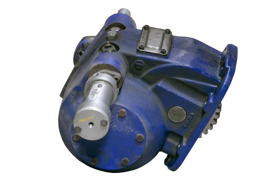 Picture of Muncie 8 Bolt 82 Series PTO 1.00:1 SAE C 1¼" 14T SAE C 2 & 4 Bolt
